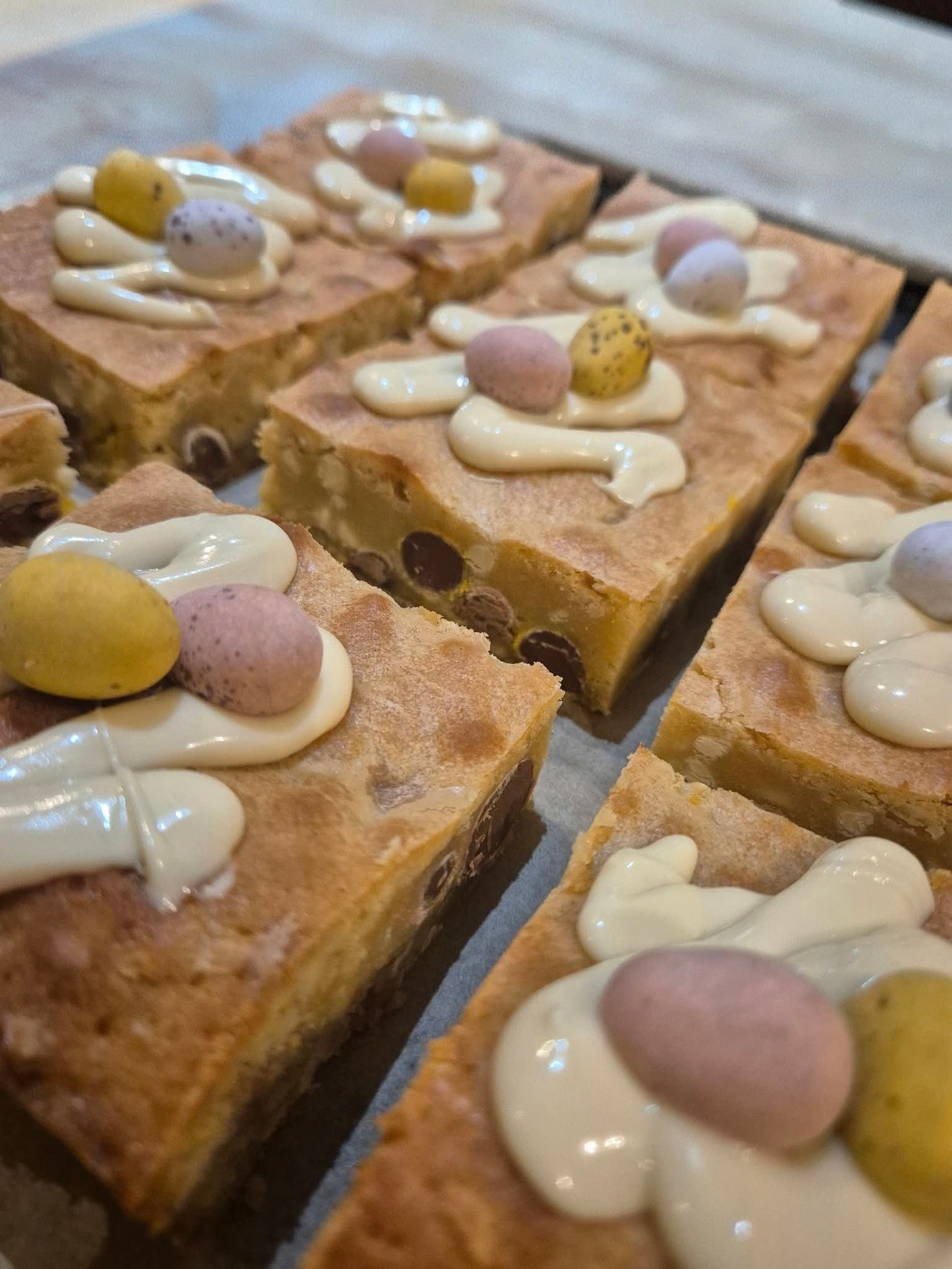 Mini Egg Blondie